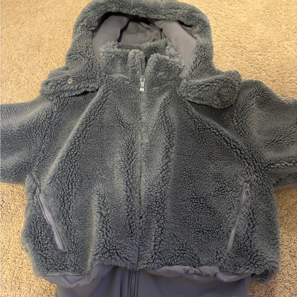 Alo Foxy Sherpa Jacket, Size Small, Steel Blue - Picture 4 of 8